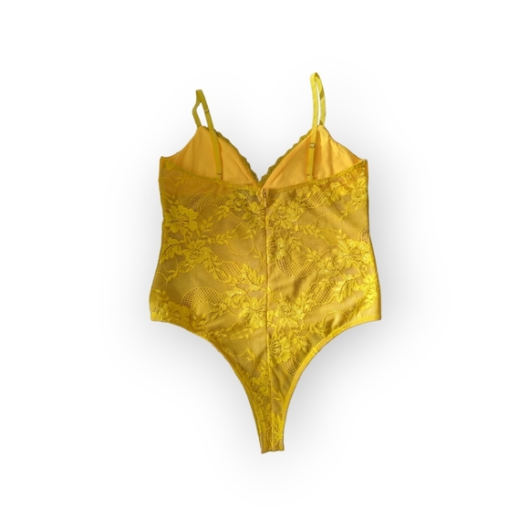 NBD Revolve Lace Bodysuit - Picture 4 of 11